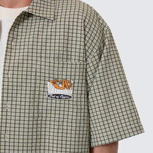 ON LEAVE BOX FIT CROPPED S/S SHIRT