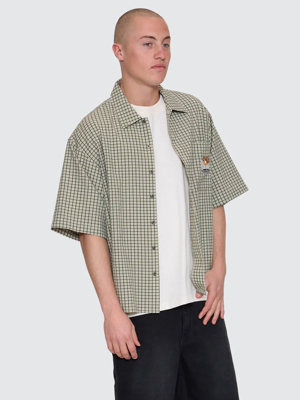 ON LEAVE BOX FIT CROPPED S/S SHIRT